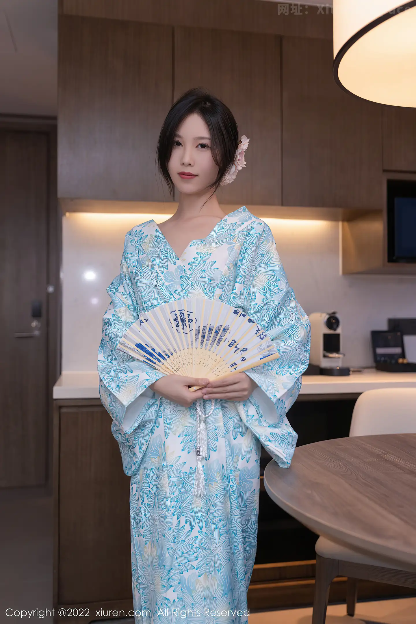 图片[6]-[XiuRen秀人网] VOL.5118 模特利世室内场景性感淡蓝色和服半脱秀惹火身材极致诱惑写真75P-秀人网官方网站